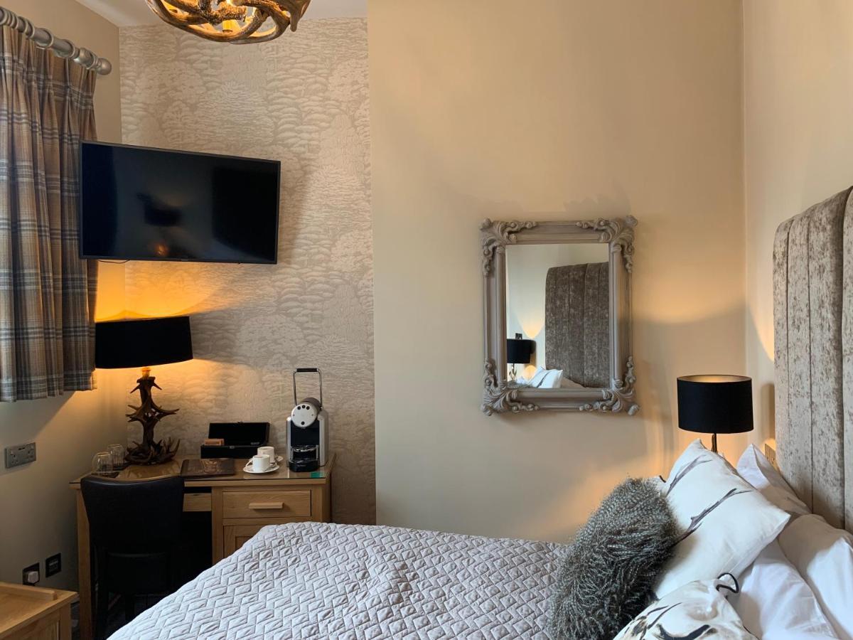 The Wheatsheaf Hotel, Sandbach Eksteriør billede A room at the hotel