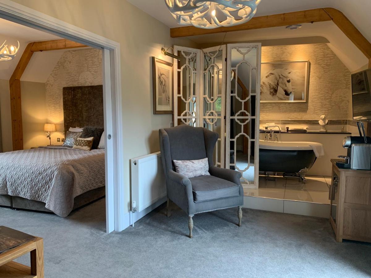 The Wheatsheaf Hotel, Sandbach Eksteriør billede A suite at The Swan