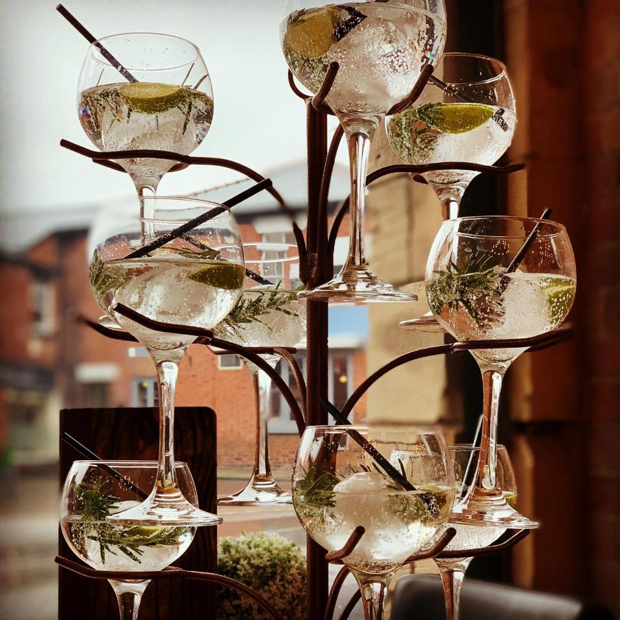 The Wheatsheaf Hotel, Sandbach Eksteriør billede A gin and tonic tree
